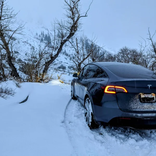 This-car-handles-amazingly-in-the-snow-v0-zegurk1sbpypew-mlpzavshohzaumrznyyfvtbrdmny
